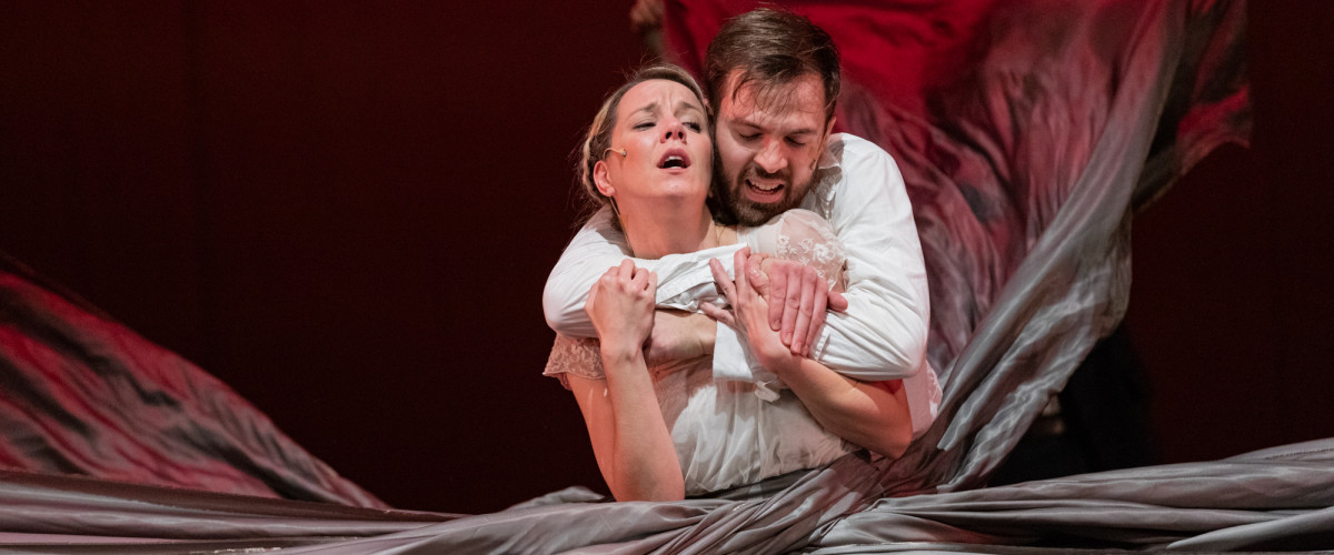 Halálra táncoltatott lány